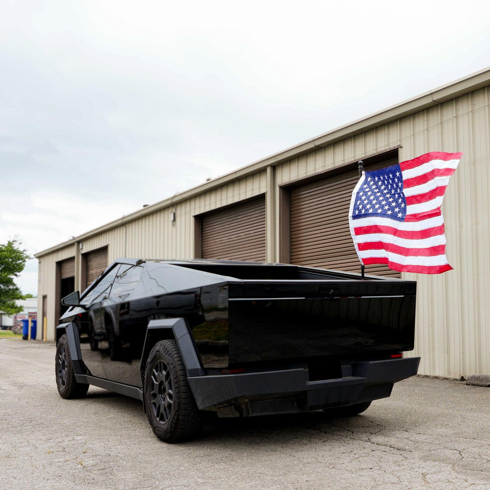 Cybertruck + USA Flag